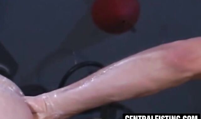 CentralFisting.com - Fisting orgy with michael brandon and simon cox
