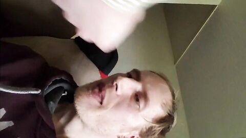 Sperma Schlucken - Amateur Twinks Lecken