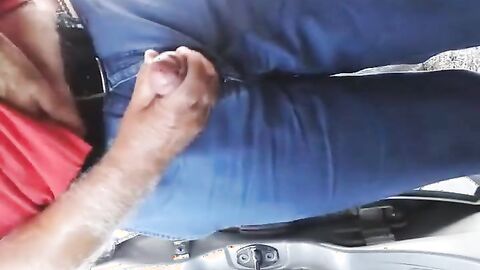 Daddy me folla en el parking - Amateur Bareback Outdoor Fuck