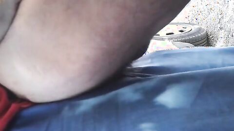Daddy me folla en el parking - Amateur Bareback Outdoor Fuck