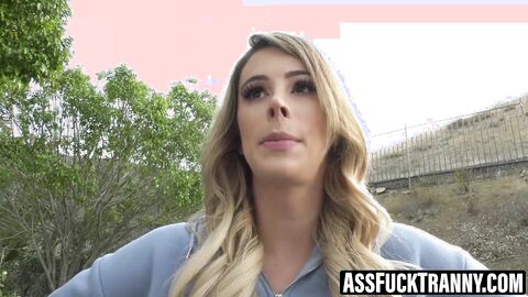 Casey Kisses' oral before large penis ride