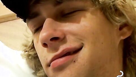Hot smoke and suck action with seductive cute twink