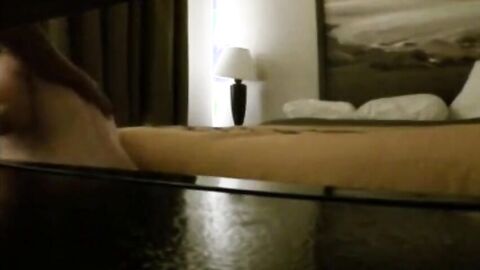 Top Breeds Bottom Bareback in Hotel