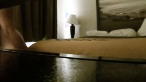 Top Breeds Bottom Bareback in Hotel