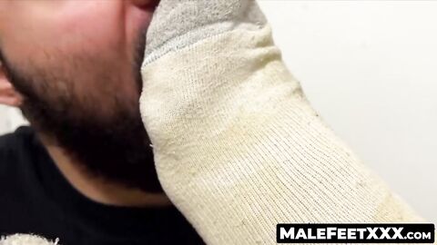 MaleFeetXXX.com - Lustful Thom's sniffing and sucking of muscular Joey J's big bare f