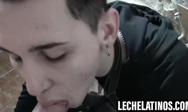 LecheLatinos.com - Charming twink Lucas Andrade's ass hammered for cash