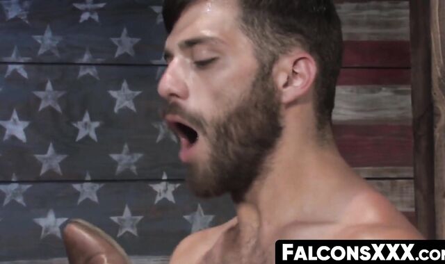 FalconsXXX.com - Buff dude anal fucks a twink after his dick gets a thorough sucking