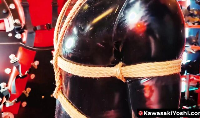 KawasakiYoshi.com - Japanese gay Yoshi Kawasaki shows his anal rosebud while being fi