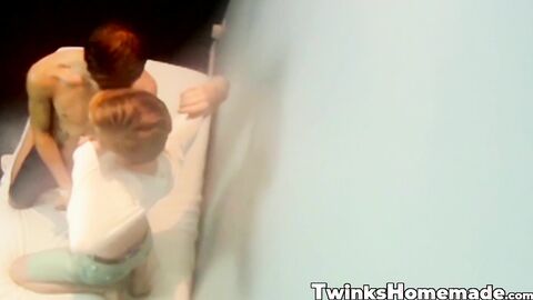 Bareback with twink amateurs Nico Michaelson and Jasper Robinson