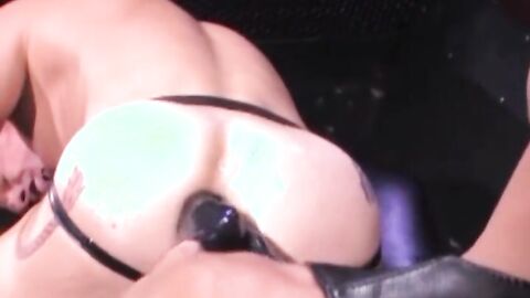 Season handballer Mason Garet bends over to the bottom for smoothtight hungry Aaron S