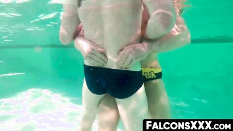 FalconsXXX.com - Studs enjoy intense oral foreplay before a wild raw threeway
