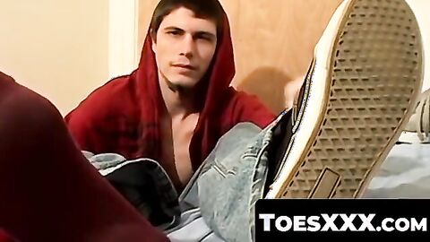 ToesXXX.com - Young inked Bentley's foot reveal and passionate dick stroke