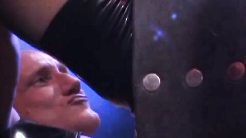 There's nothing Mason loves better than riding hands and arms and he lets us knowwith