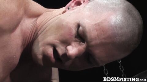 Matthieu's ass swallows mor eand more of Wilfried's greased arm, the elasticity of hi