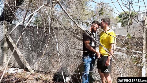 Rodrigo El Santo and Fer Froma bang each other while waiting