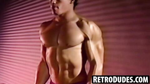 RetroDudes.com - Stunning Vinnie Marino milks his cum with relentless wanking action