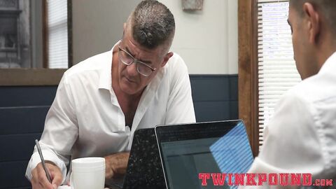 Newbie Andrew Powers expresses his sexual desire to Max Romano while working