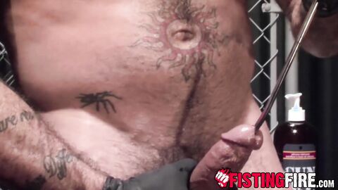 Cute twink Alessio Romero takes a fatter sound and slides it in his hole