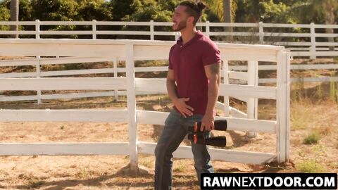 RawNextDoor.com - Xavier Cole's barebacking session