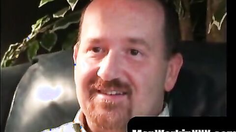 MenWorkinXXX.com - Chubby guy masturbates and shoots big load on a dinner plate solo