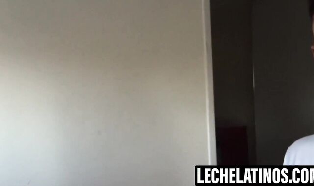 LecheLatinos.com - Axel and Rodrigo's cash fuck exchange