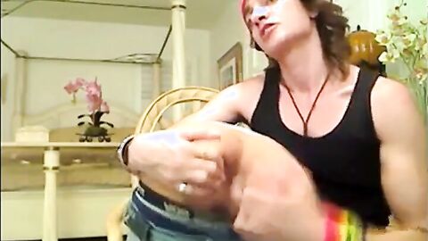 Bareback Amateur Tops Takes Control