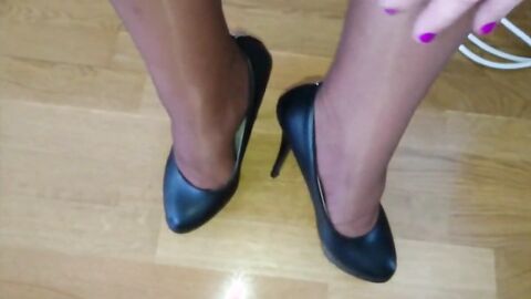 Sissy in Layered Nylons Uses Glory Hole