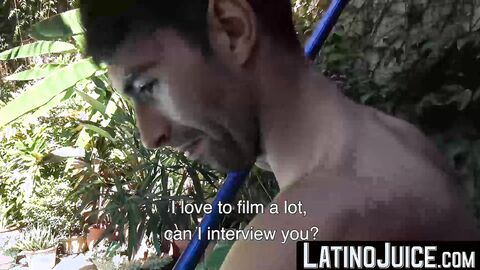 Horny dude Ariel kneels to gobble the sexy man cleaning the pool