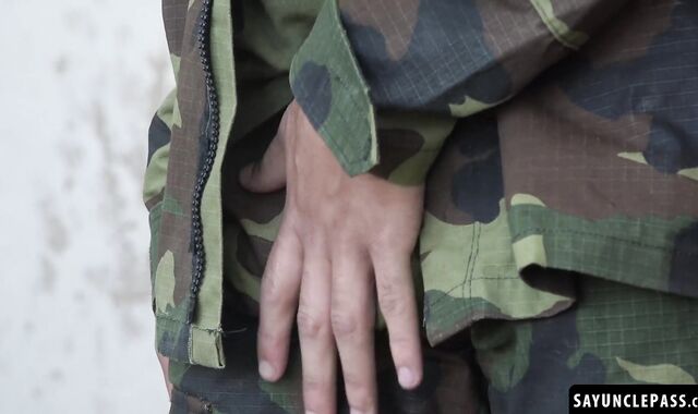 Glenn Hut and Frank Bauer take a break to release their lust