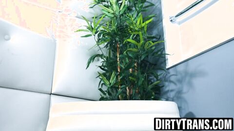 Jade Venus' hard pounding of petite lesbian Jane Wilde