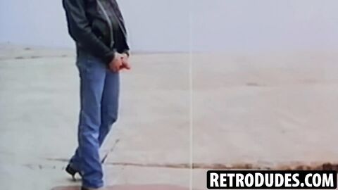 RetroDudes.com - Kinky Keith Anthoni gets dirty in a juicy group scene in the piers