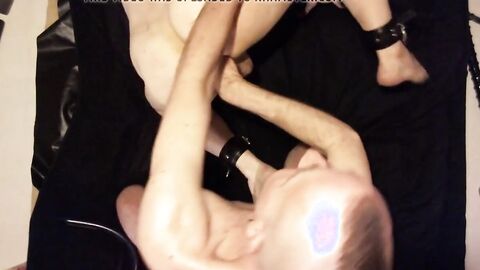 Bareback Fisting Amateur Takes It Up the Ass