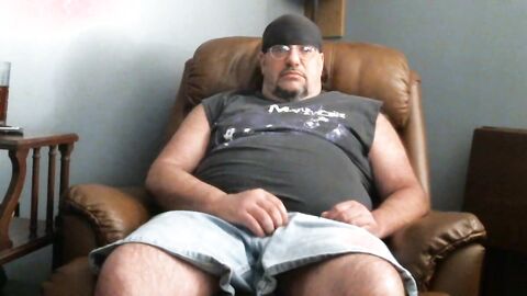 Fat Bear Masturbates on Webcam
