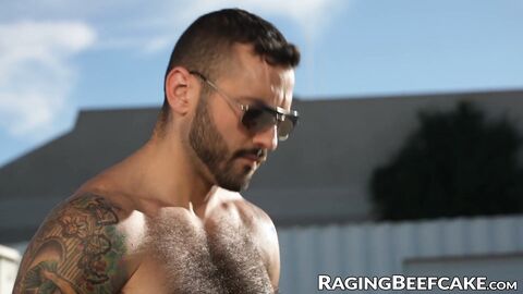 Construction hunks Drew Valentino and Bruce Jones breed outdoor