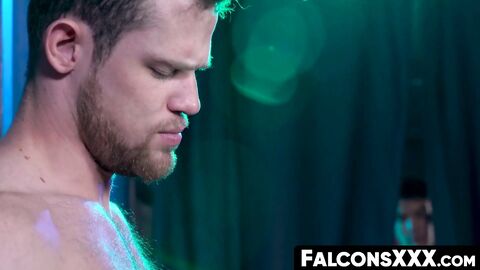 FalconsXXX.com - Gay hunks Kurtis Wolfe and Hunter Smith bareback after a wild party