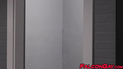 Stud Jordan Starr stretches adorable jock Isaac Parker deep