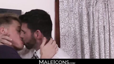 MaleIcons.com - Mature hunk Billy Santoro's wild ride with big dicked Zack Grayson