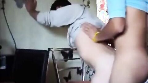 Amateur Bareback: Twinks Fuck Passionately on a Chair