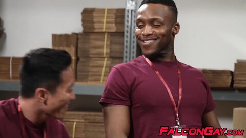 Andre Donovan rims Jkab Ethan Dale in stockroom hookup