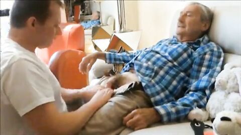 Père pipe - Amateur Hunk Suce