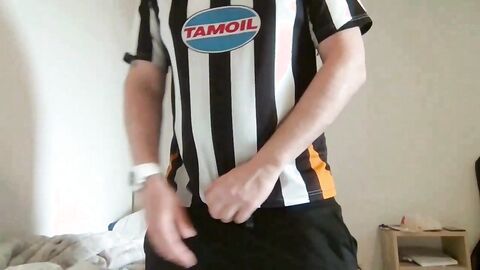 Way #1 of how to masturbate: Using BOTH HANDS