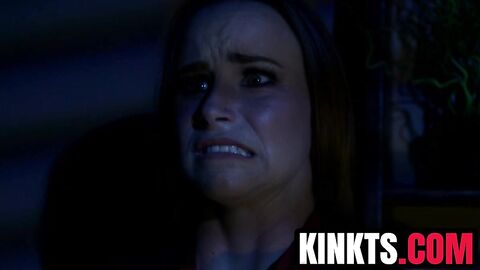 Redhead Chelsea Marie bangs the pinkish pussy of curvy Bella Rossi