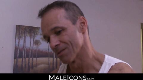 MaleIcons.com - Hitchhiker Roman Todd's intense encounter with DILF Rodney Steele's t