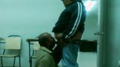 Fat Daddy Bear Sucks Chub