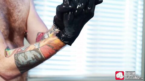 Mature dude spreads his legs for youngster to fist fuck him