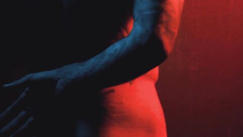 Hunk Rocky Vallarta devours Tony D'Angelos cock through a gloryhole