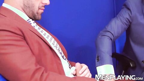 Muscular hunk Emir Boscatto takes his pants down for Gustavo Cruz