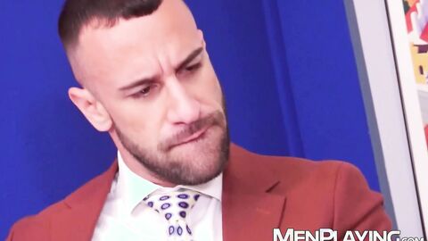 Muscular hunk Emir Boscatto takes his pants down for Gustavo Cruz