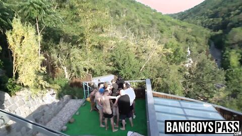 Muscular dudes having cock eating orgy session in the rooftop