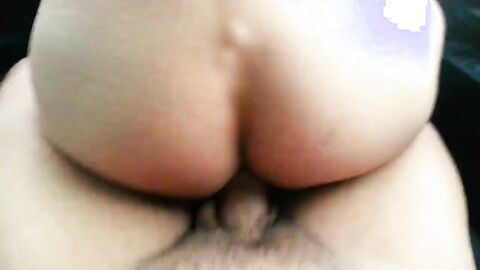 Sexo gay amateur al aire libre en el coche